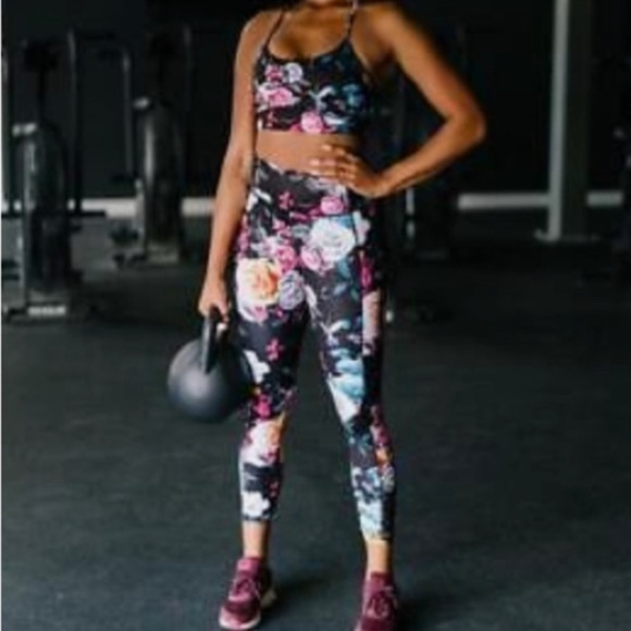 Zyia Dark Floral Mesh Hi-Rise 7/8 24" leggings - Picture 12 of 13